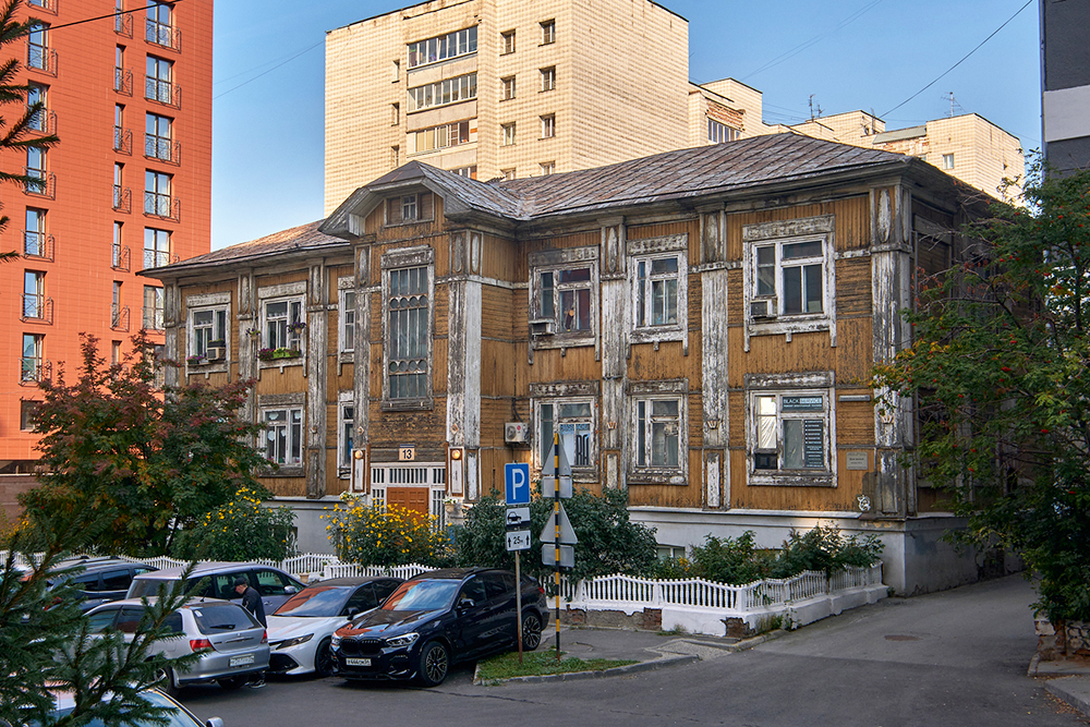 Дом на Коммунистической Дом на Коммунистической